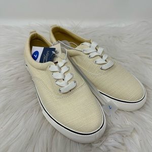 Universal Thread women low top sneakers